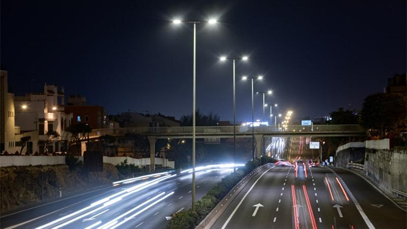 Automatic street light application using LDR sensor and ESP32 automation