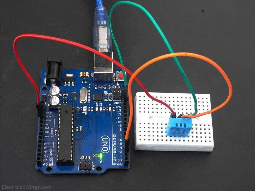 Arduino DHT11 Temperature Monitoring Project Setup
