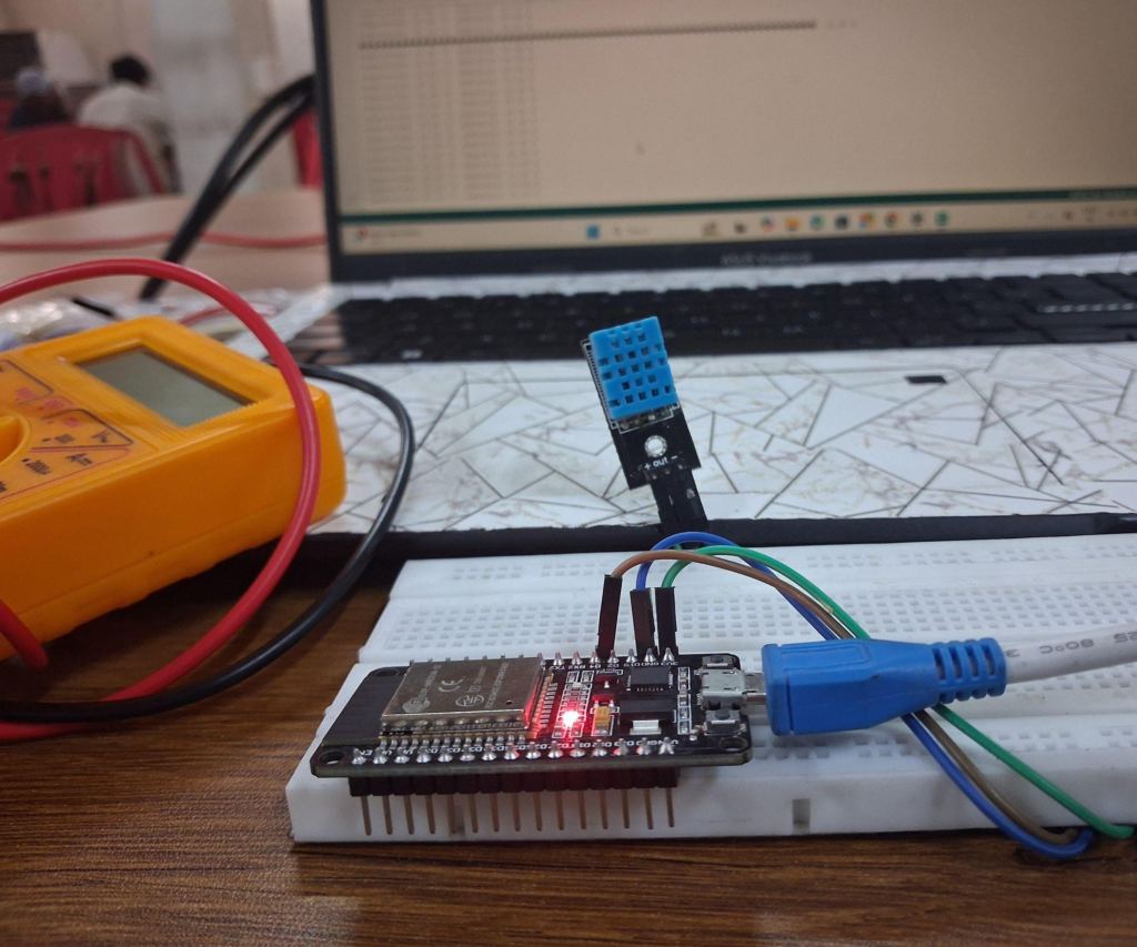  ESP32 DHT11 Environmental Monitoring System Setup