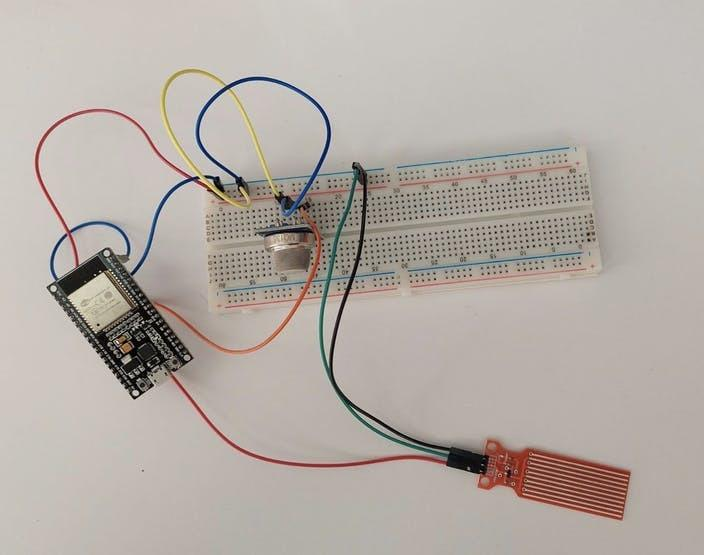 ESP32 Smart Monitoring System using DST Module for real-time wireless data monitoring